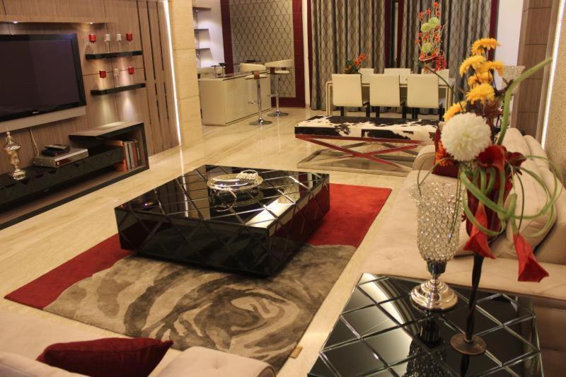 Club Florence Гургаон Екстериор снимка